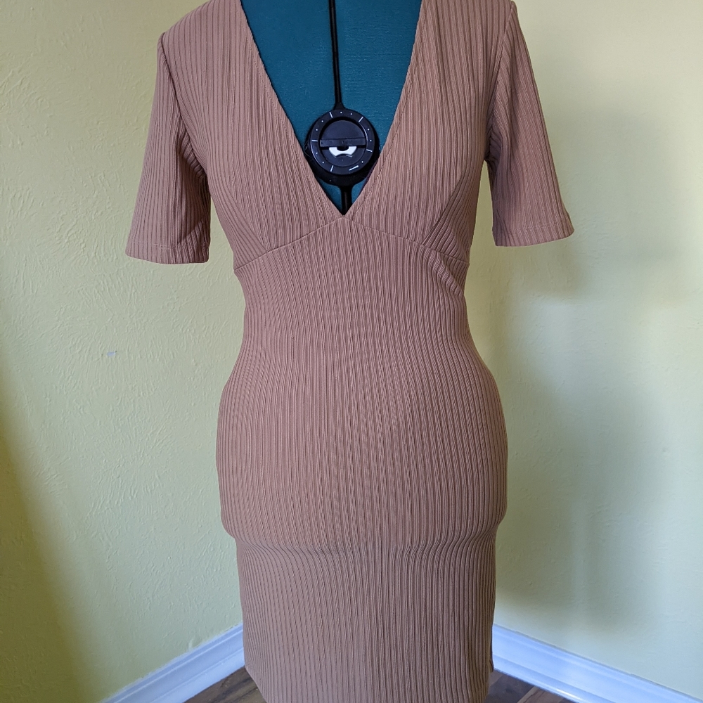 Forever 21 Contemporary Bodycon Short Sleeve V Neck Tan Dress